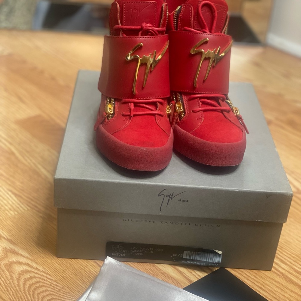 Giuseppe sneakers size 40.5 us 7.5 color is red dark red black and gold